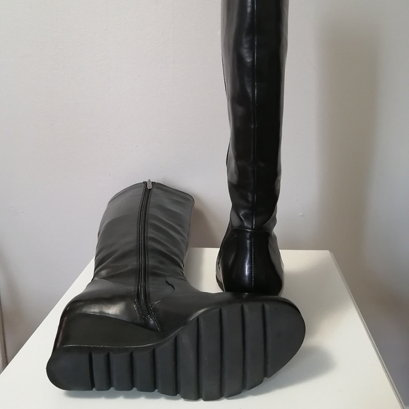 Regarde Women's Wedge Heel Black Boots - Picture 4 of 8